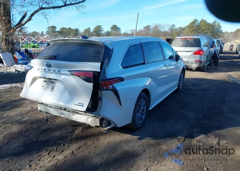 2021 Toyota Sienna Xle z USA, uszkodzony, nr VIN 5TDYSKFC0MS022318